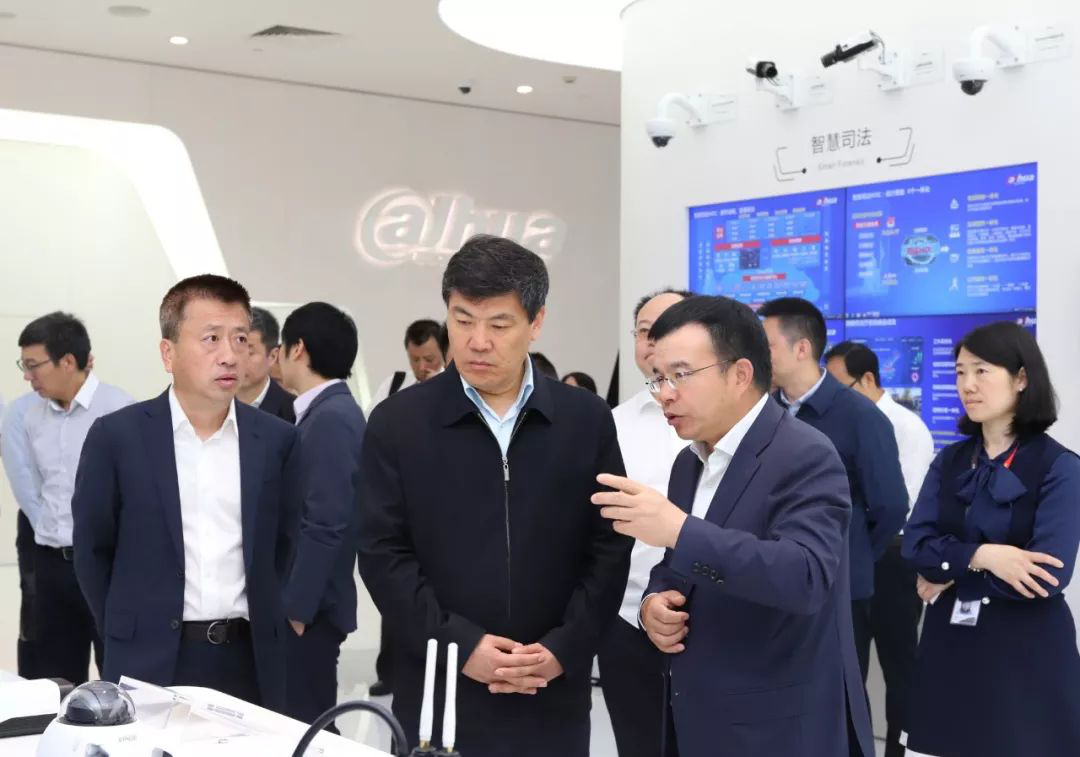 成都市委副书记、市长罗强一行莅临壹号娱乐股份考察调研